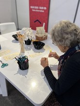 Création de fleurs en papier avec des livres