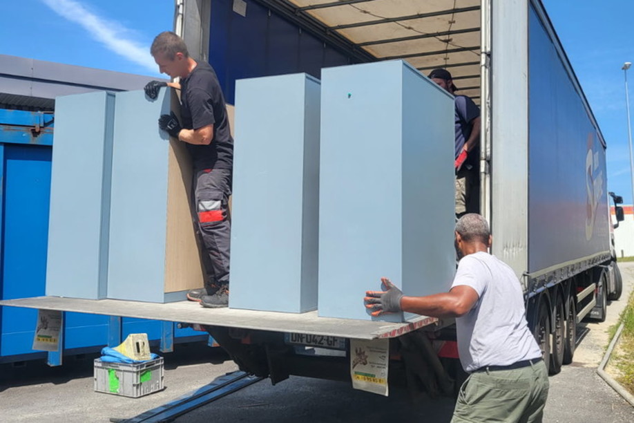 Une opération exemplaire de réemploi solidaire de mobilier professionnel